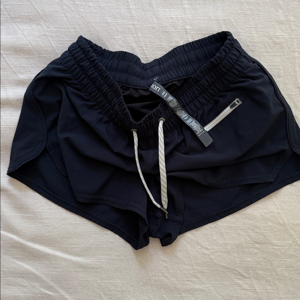 Vuori the rise the shine running shorts - small New without tags